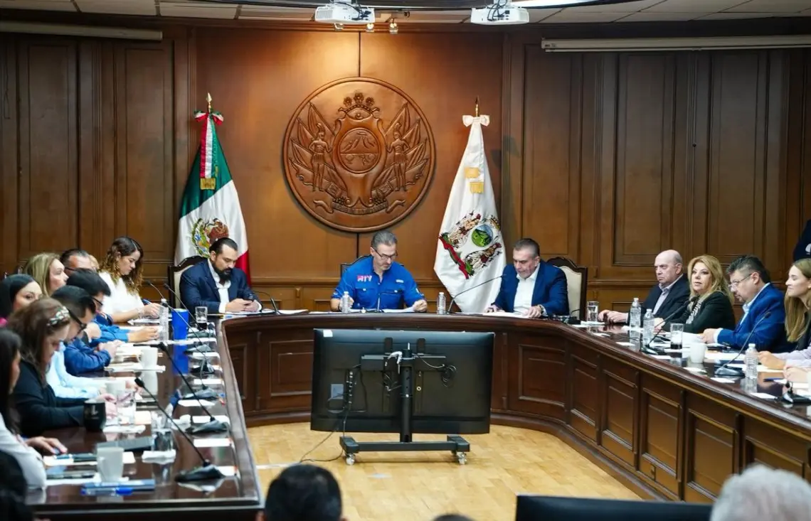 Gobierno de Monterrey aprueba nuevos permisos de estacionamiento para personas con discapacidad.
